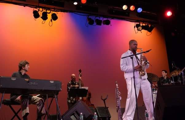 Shenole Latimer performing live
